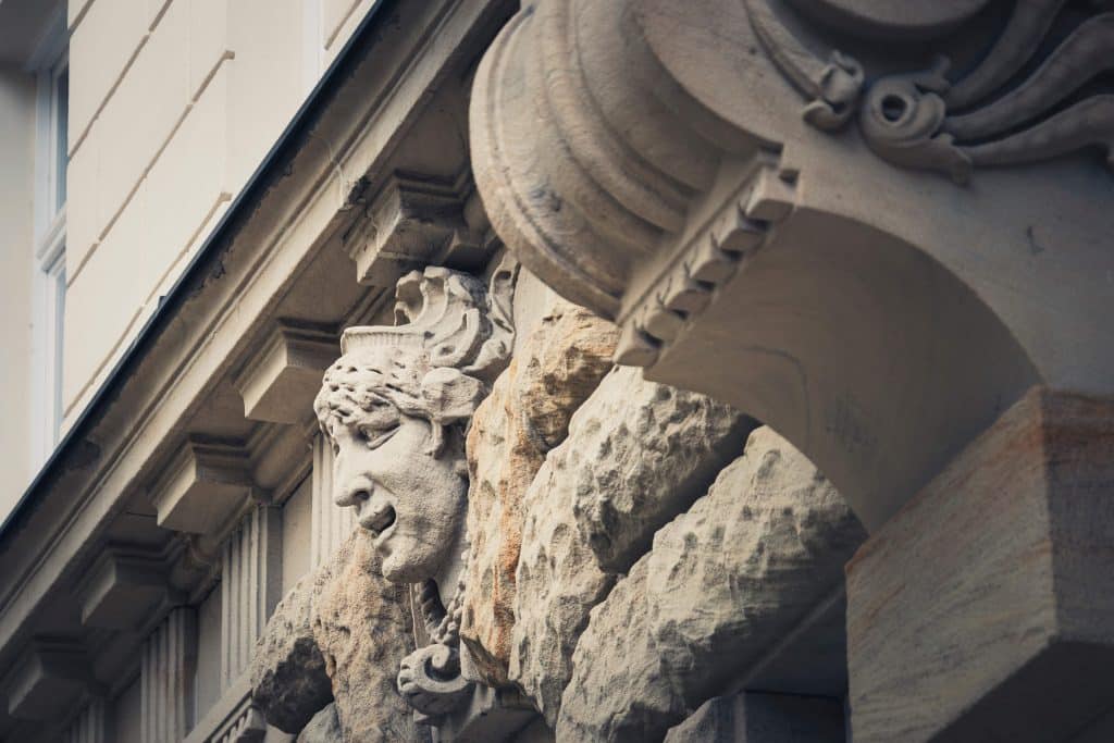 Fassadenkopf eines Ensembleschutz